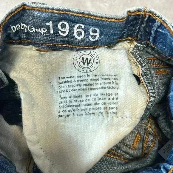 GAP - 2 piece set - sustainable jeans and top. Size 12 to 18 months - Picture 8 of 9